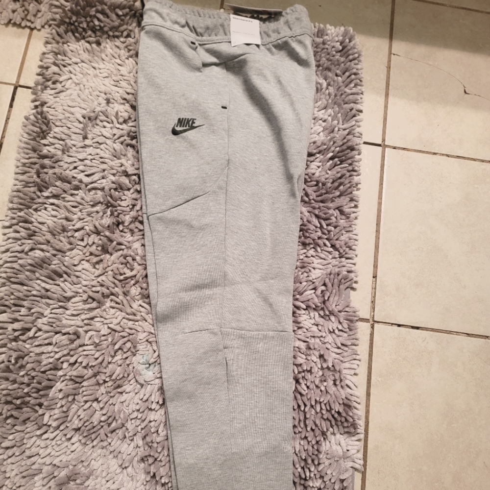 COPY - Nike Tech Fleece Large Gray Joggers